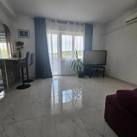 Aurora Apartment *