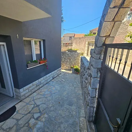 Aurora Apartment *